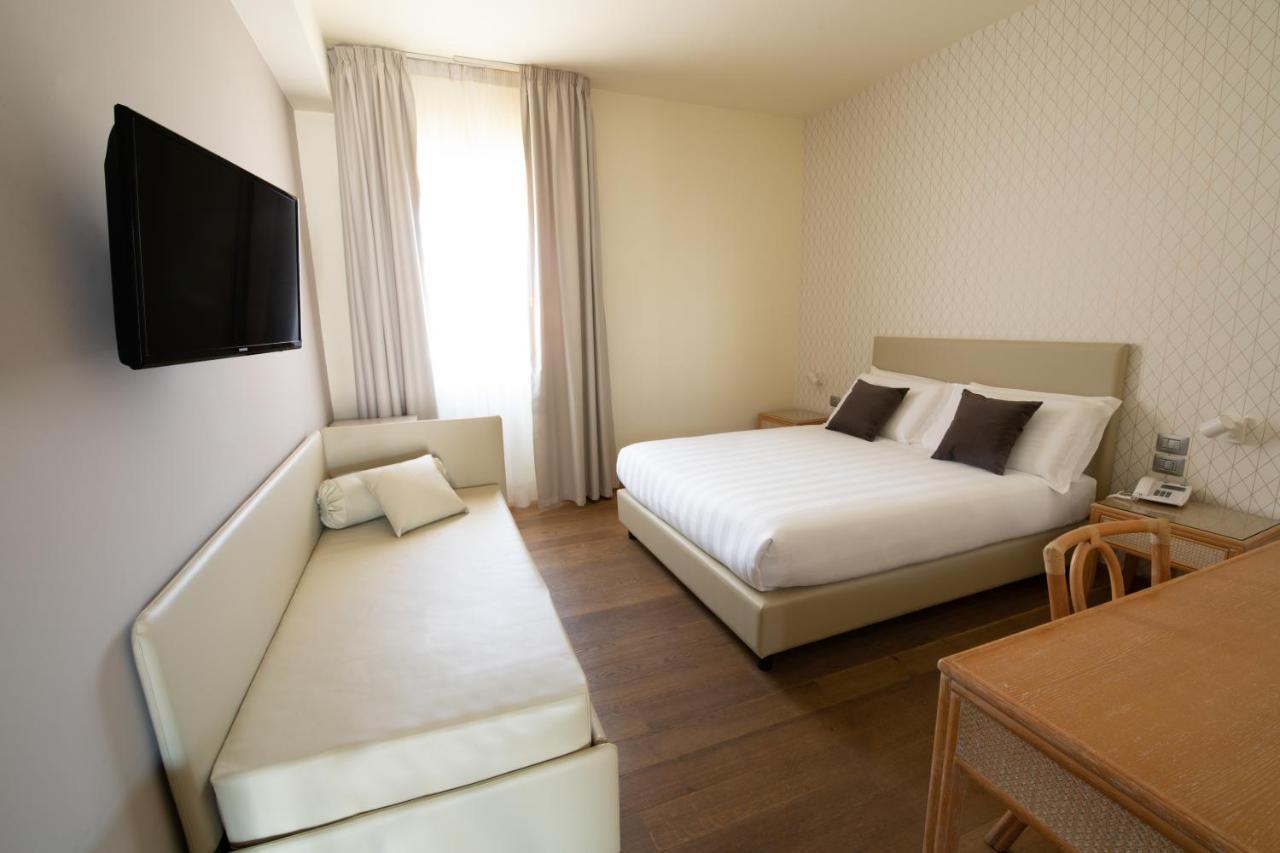 Hotel Enzo Porto Recanati Exterior photo