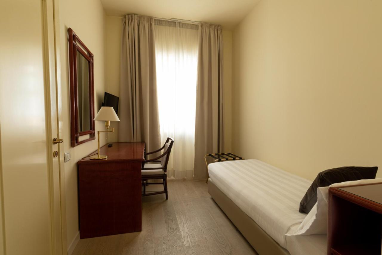 Hotel Enzo Porto Recanati Exterior photo