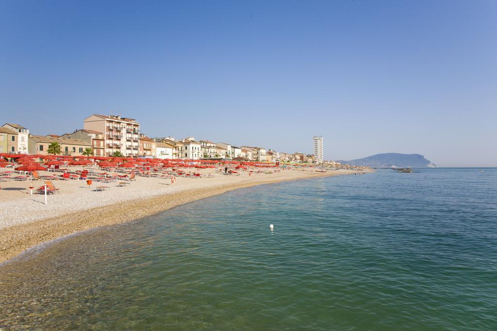 Hotel Enzo Porto Recanati Exterior photo