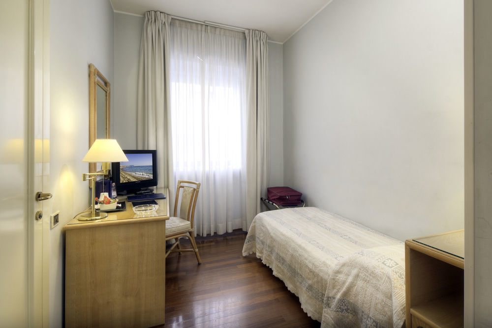 Hotel Enzo Porto Recanati Exterior photo